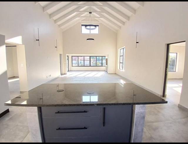 4 BEDROOM HOUSE FOR SALE IN STILBAAI-WES